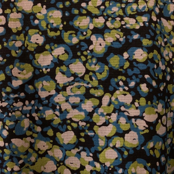 JH Collectibles; Scoop Top Flowers - Picture 4 of 4